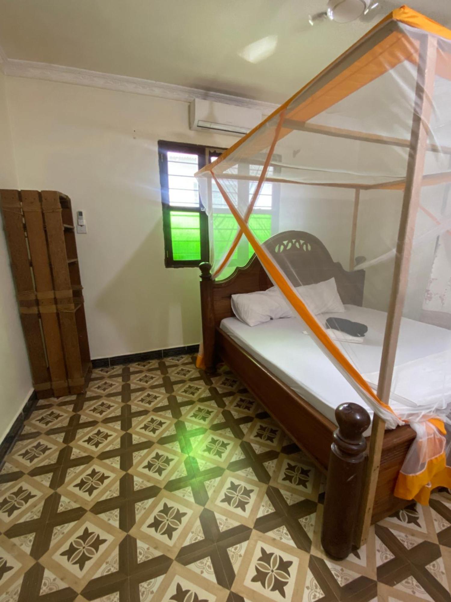 Bed and Breakfast Falcon House Kendwa Exteriér fotografie