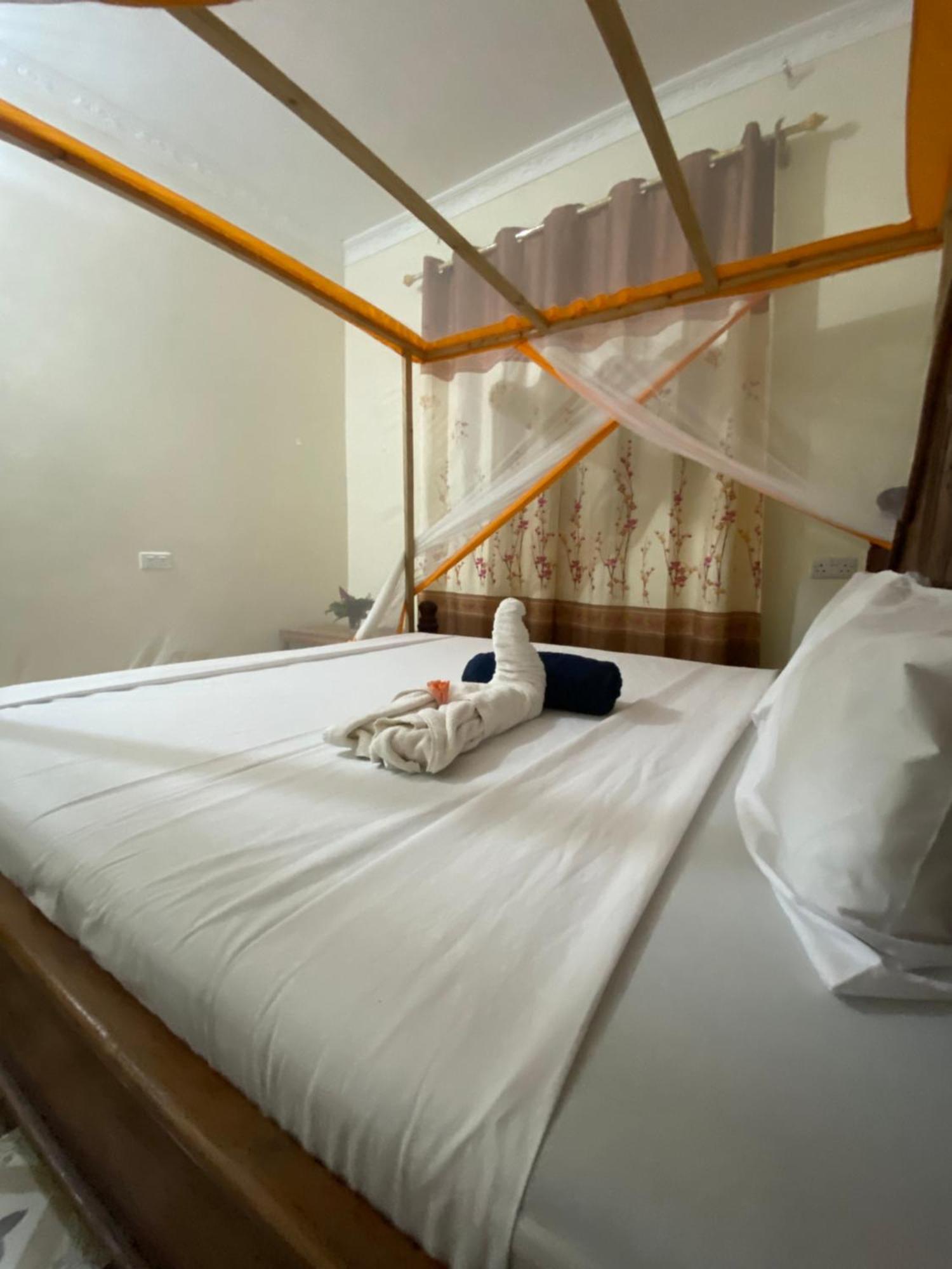 Bed and Breakfast Falcon House Kendwa Exteriér fotografie