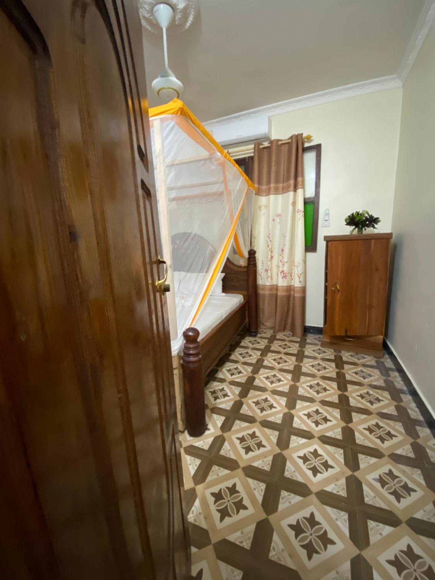Bed and Breakfast Falcon House Kendwa Exteriér fotografie
